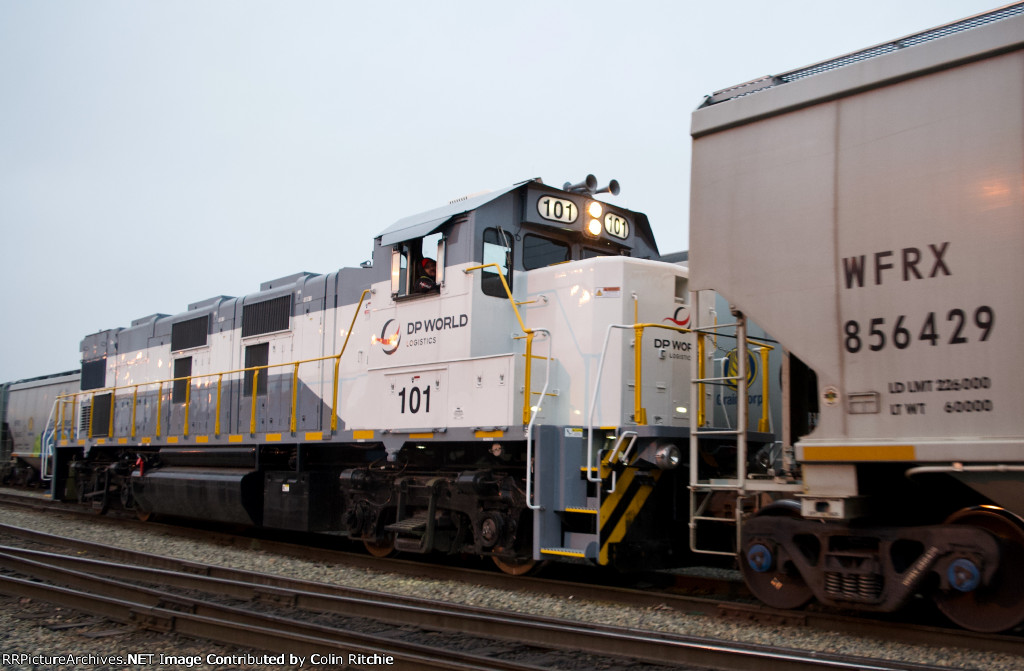 NREX 101 GenSet, pushing a string of 25 loaded, covered hopper grain cars towards the grain terminal in Brownsville.